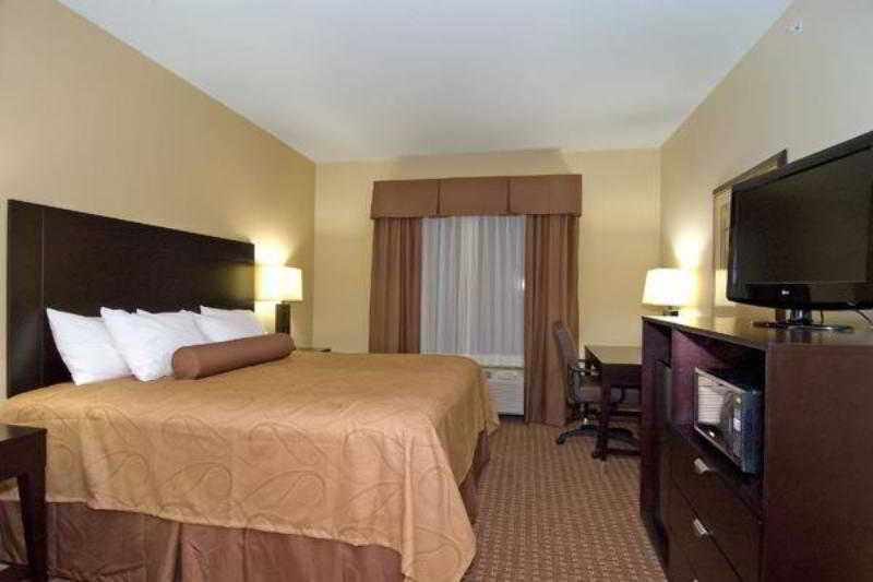 Best Western Bastrop Pines Inn Exterior photo
