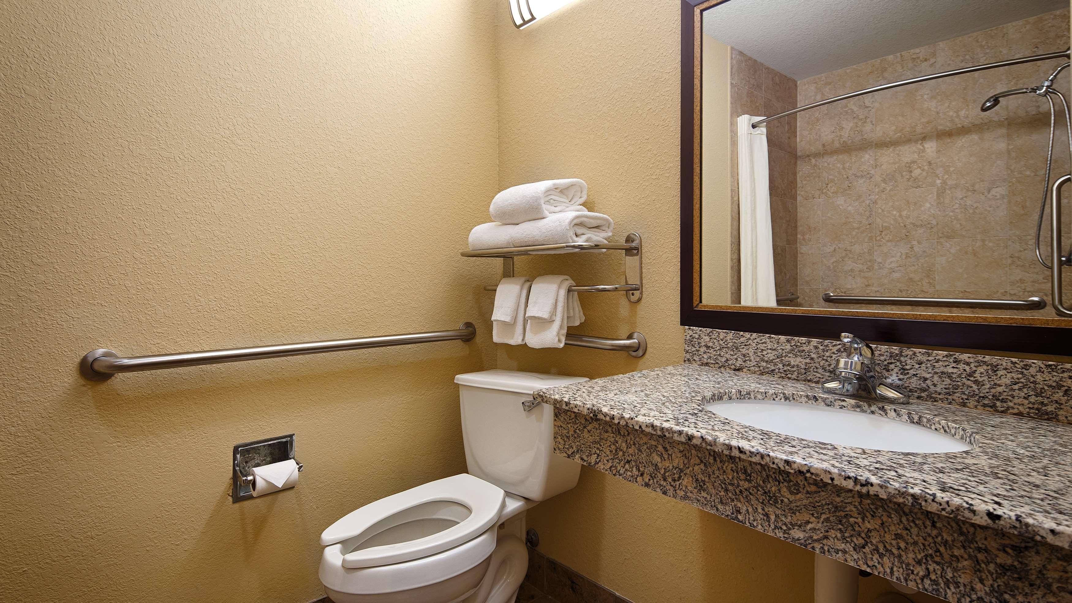 Best Western Bastrop Pines Inn Exterior photo