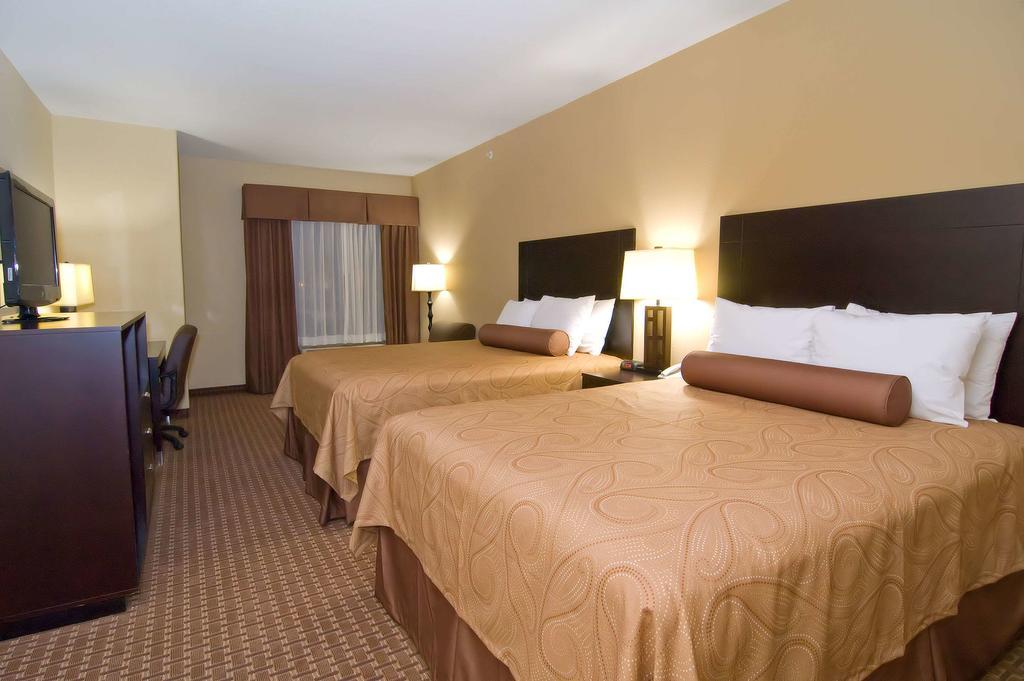 Best Western Bastrop Pines Inn Exterior photo
