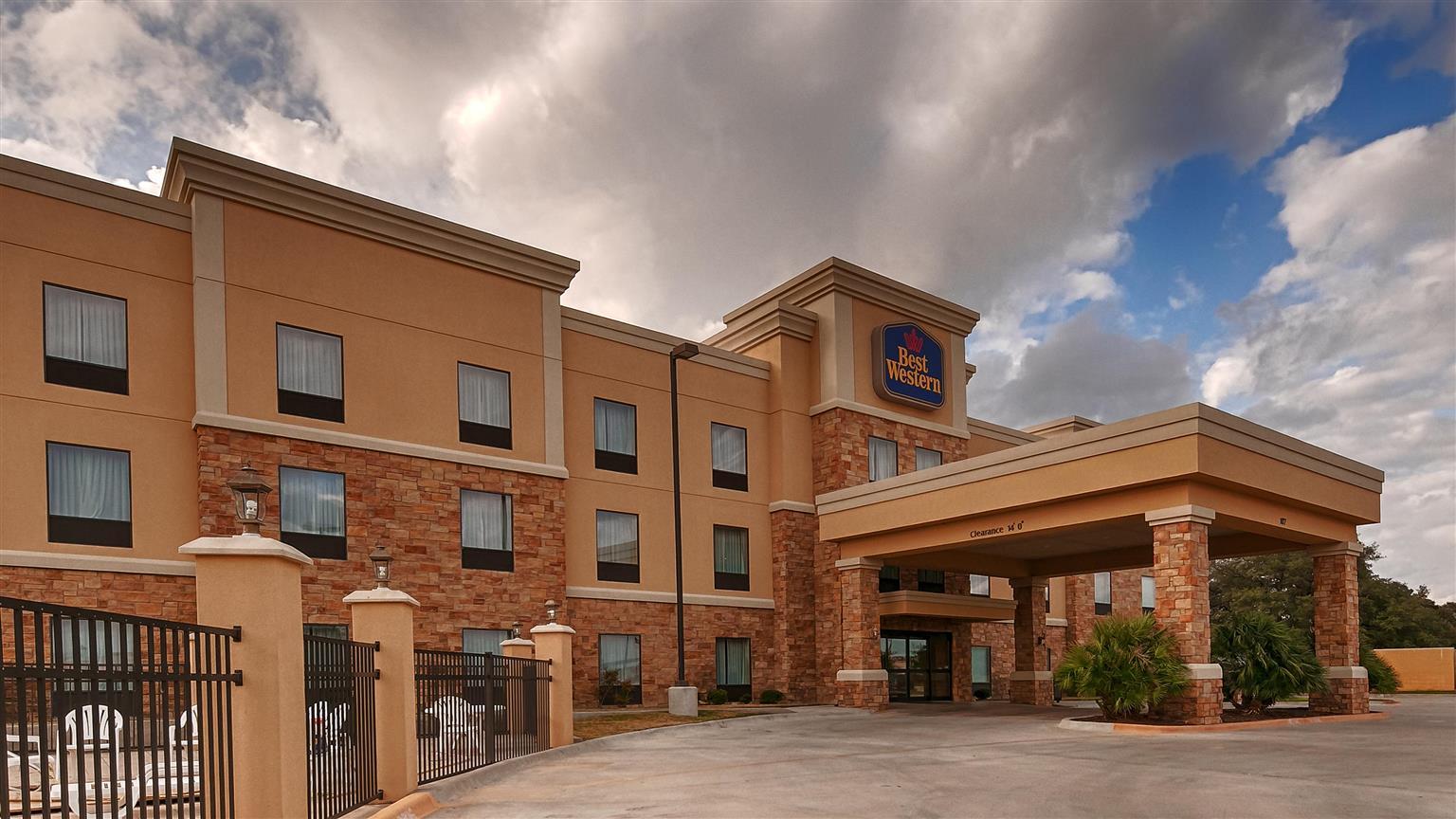 Best Western Bastrop Pines Inn Exterior photo