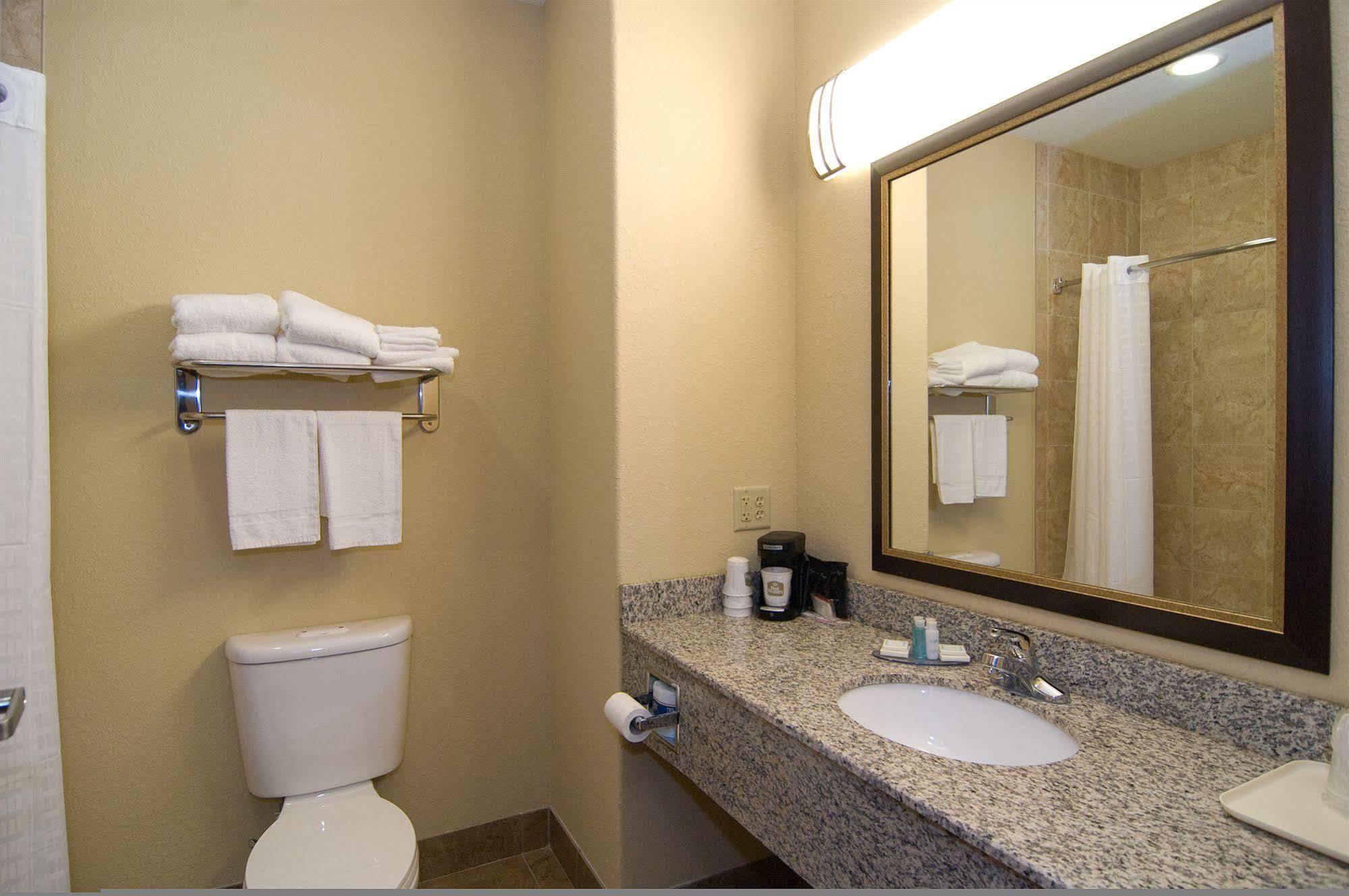 Best Western Bastrop Pines Inn Exterior photo